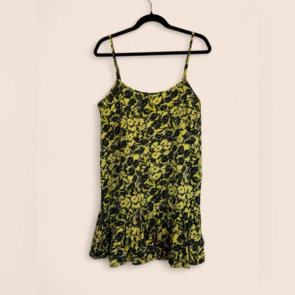 Set of 2 Urban Outfitters Camille Pleated Babydoll Mini Dress Size L - Picture 5 of 8